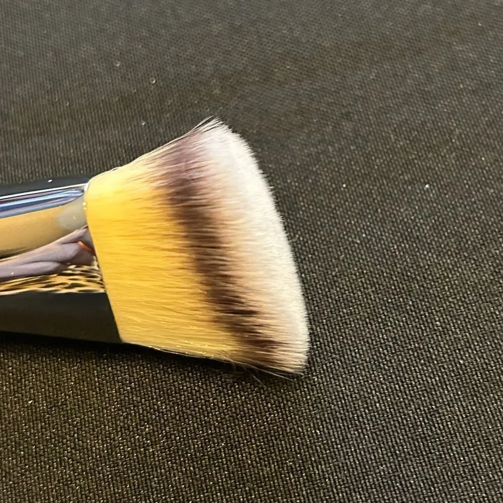 IT Cosmetics Heavenly Luxe Bye Bye Foundation Brush #22 New FullSz